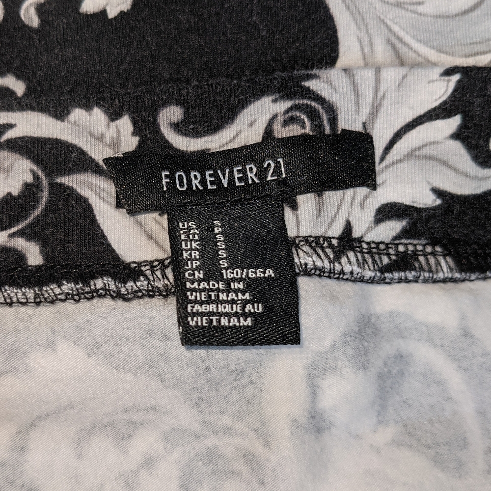 FOREVER21 Ruffle Pattern Mini Skirt - Picture 2 of 5